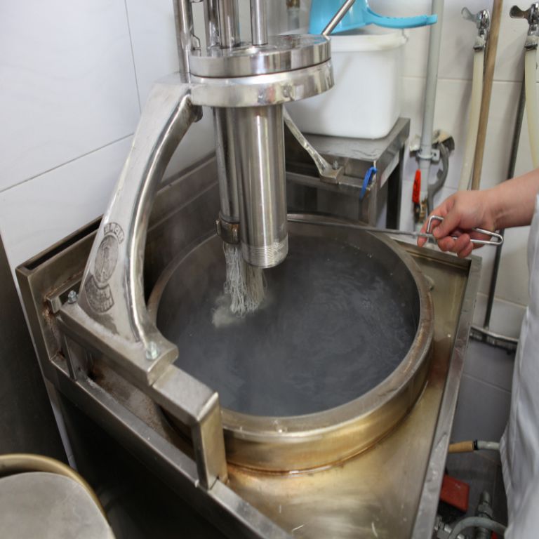 찬물과 얼음물에 담그는 장면(1)