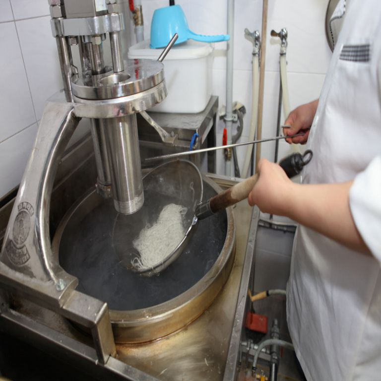 찬물과 얼음물에 담그는 장면(2)