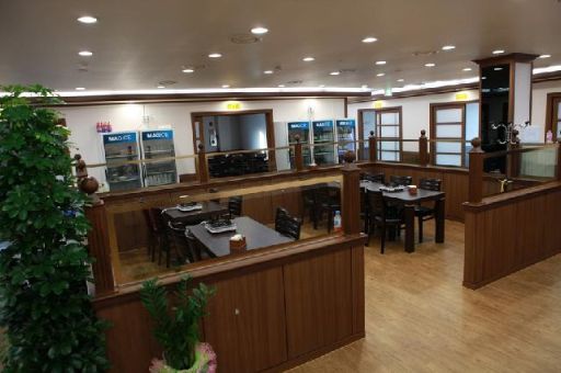 4층 서양식 테이블  도입